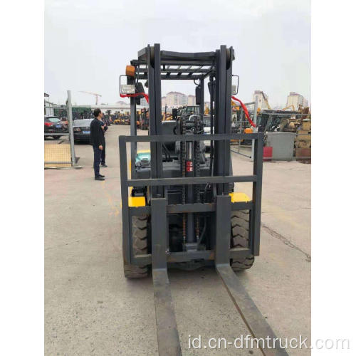 Komastu Fork Lift 3T